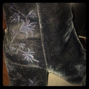Kenneth cole ankle blue suede boots embroidery.